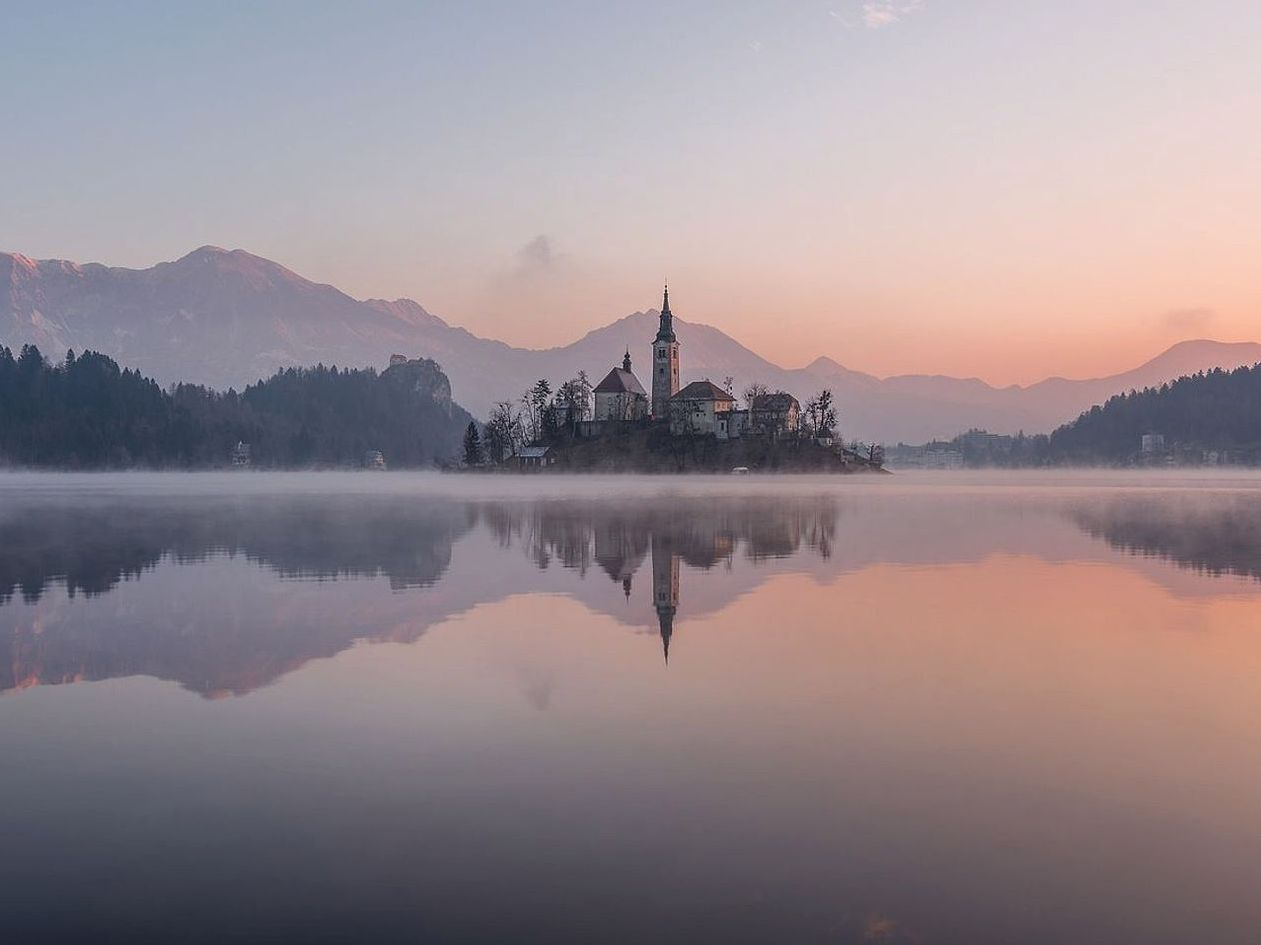 Keramička posuda za čuvanje ribe na ledu